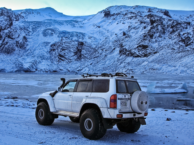Nissan Patrol. Ледниковая лагуна Lónið у подножья ледника Gígjökull