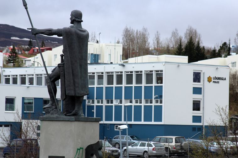 Закрывается «Акурецкий Централ»Исландия сидящая