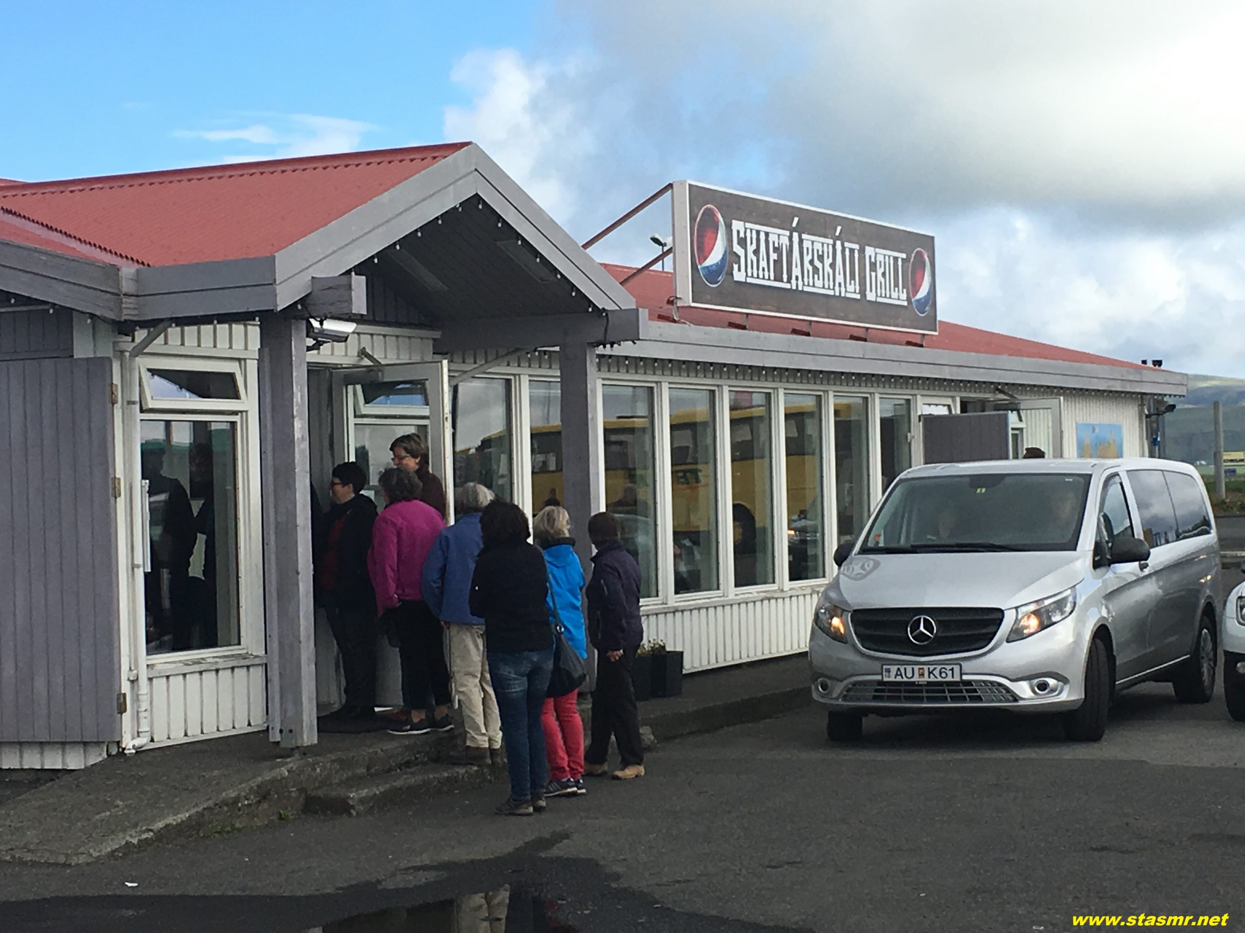 Исландия кровоточит от туризмаБубби Мортенс о туризме