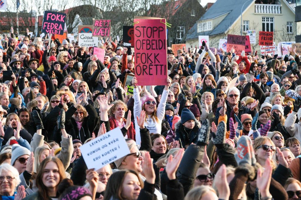 Как исландские женщины взяли выходной48 лет с первой женской стачки
